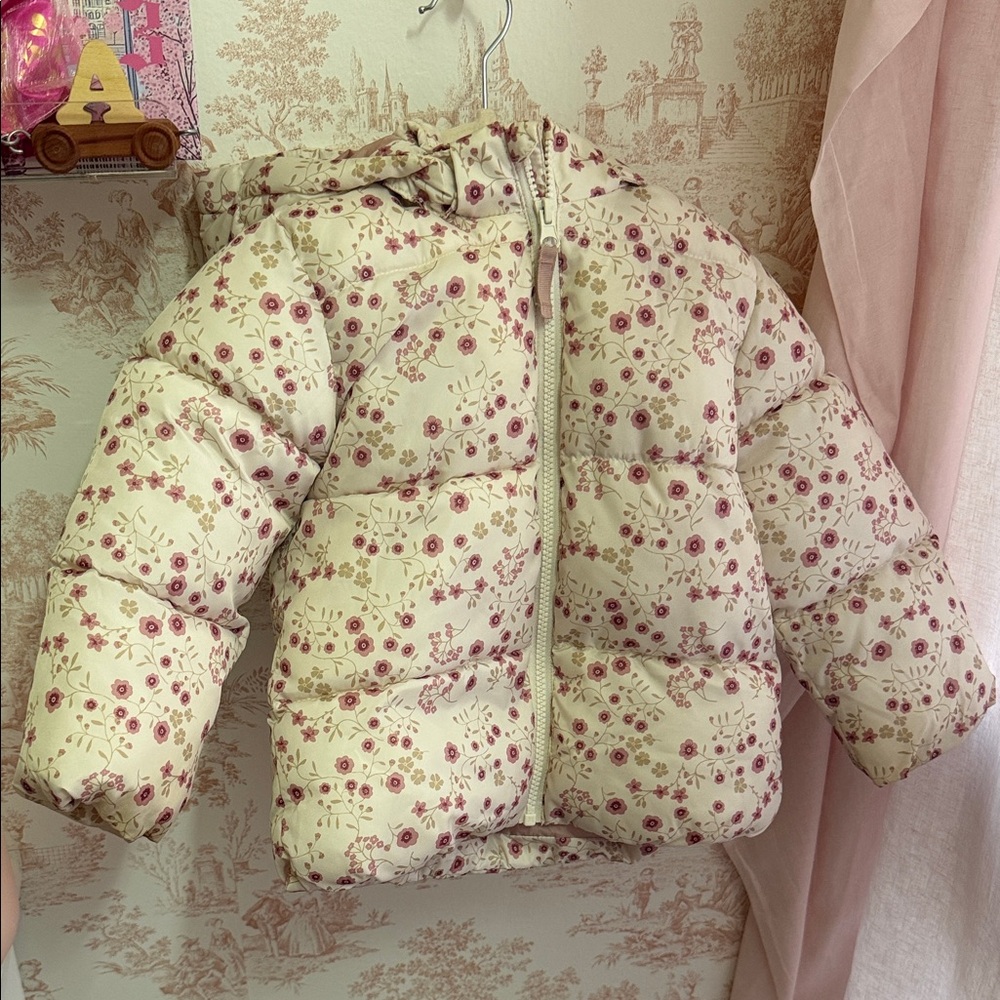 H&M Floral Puffer Jacket with Pink and Cream. Size 3t. Removable hoodie